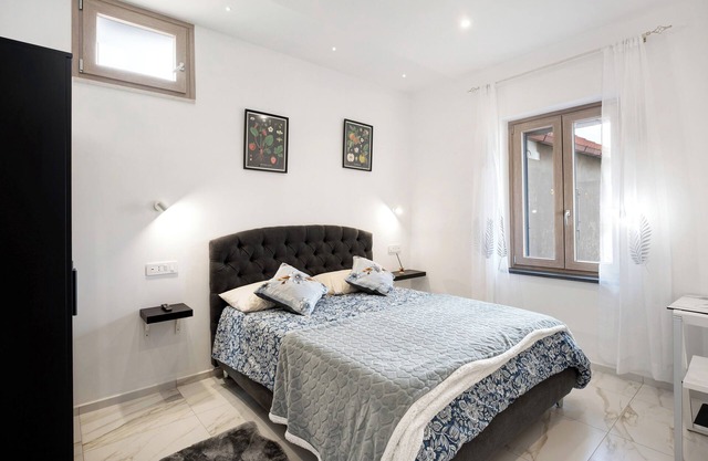 Guest House 'Silvana's House' with Mountain View, Wi-Fi and Air Conditioning