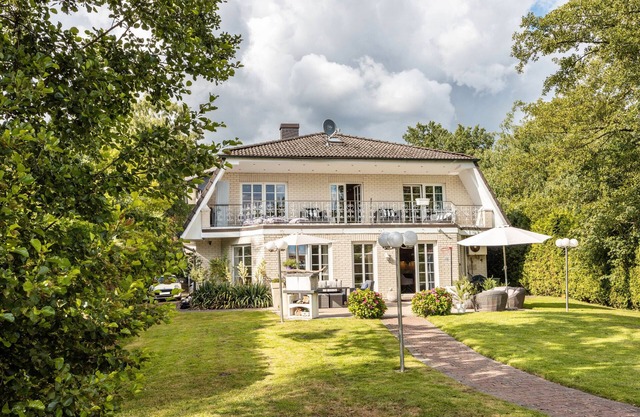 Guest House 'Traumhaus' with Private Terrace, Wi-Fi and Air Conditioning