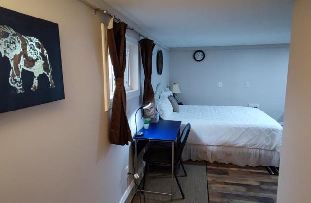 Guest House with Private Entrance- walk to Downtown Noblesville