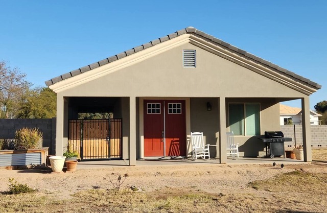 Guest house with total private entrance