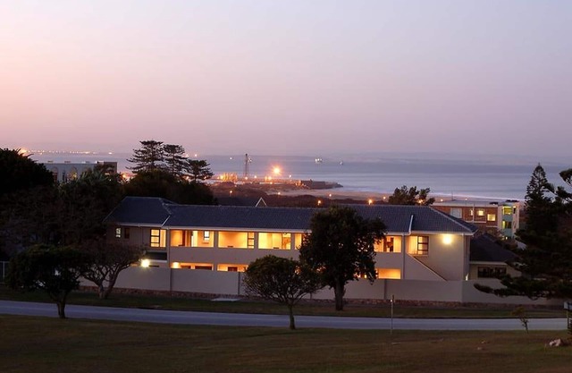 Guest Lodge, double bed and sofa bed max 4 guests, near Port Elizabeth