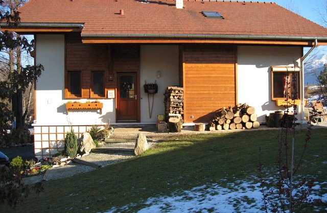 GUEST ROOM 2 PEOPLE IN PRETTY SAVOYARD HOUSE