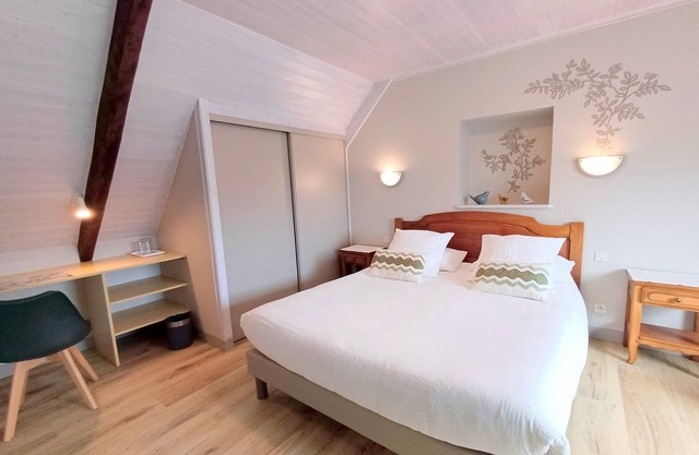 Guest Room 3 of Kerantum with Shared Terrace, Shared Garden, and Wi-Fi
