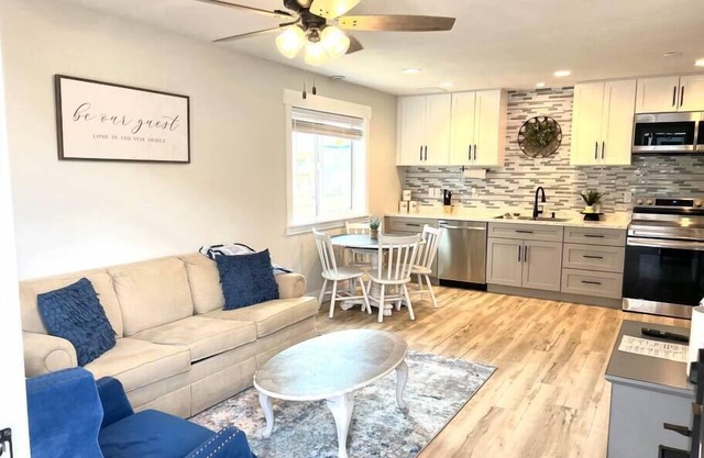 Guest Suites -1998 #1 Charming 1 bedroom 1 bath Suite