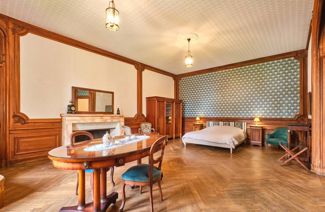 Guesthouse 'Room 1 - The Marquise's Suite' with Shared Terrace and Garden