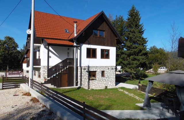 Guesthouse Family Bosnic - Double Room with Balcony - 3 - 4