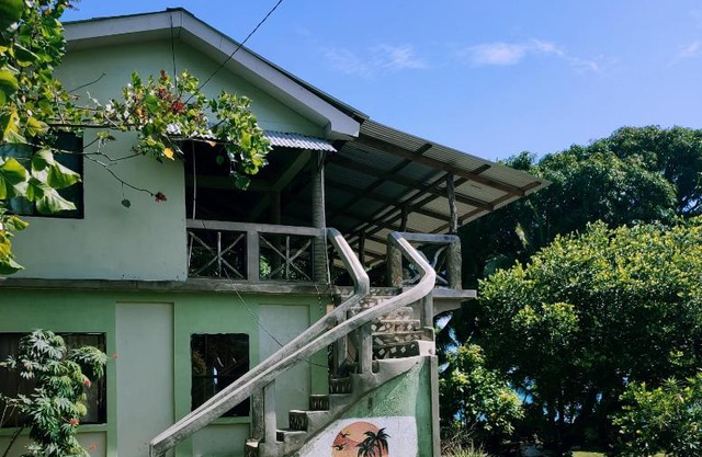 Guesthouse Island Escape