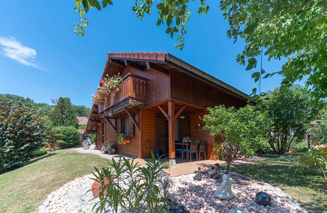 Guesthouse 'Serenity' with Mountain View, Shared Terrace and Wi-Fi