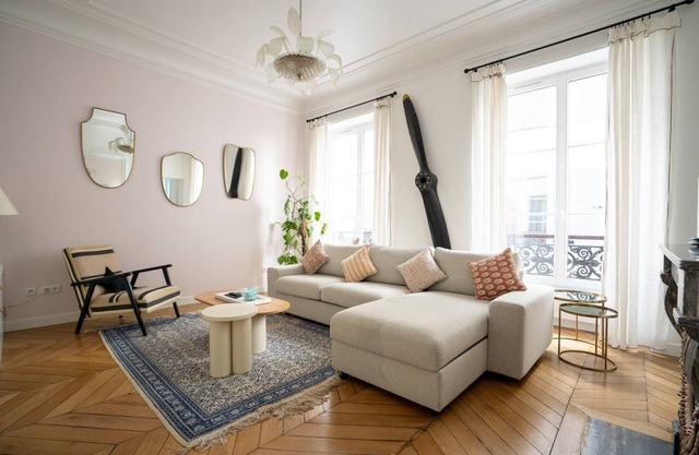 GuestReady - A classic touch of Parisian glamour