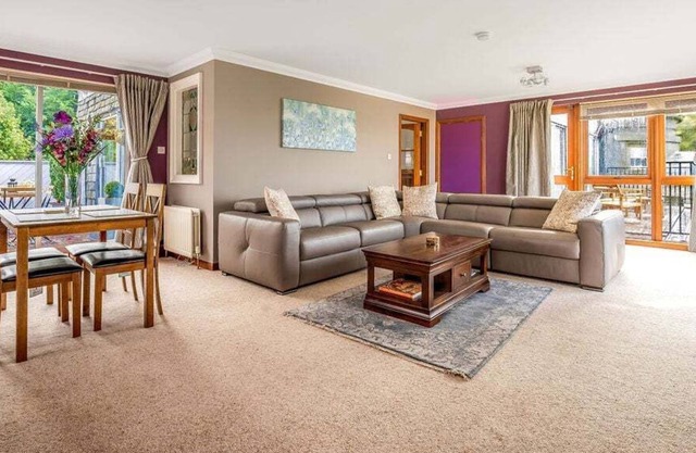 GuestReady - Stone wall residence in Edinburgh