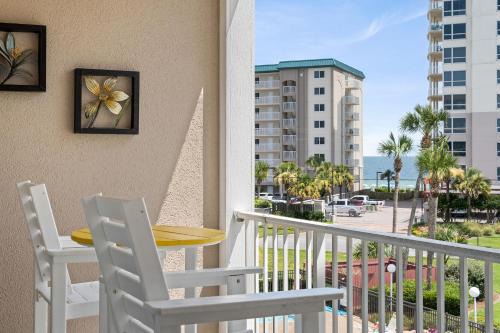 GULF VIEW condo King bed with bunk and LARGE L shaped balcony in cozy Perdido Key