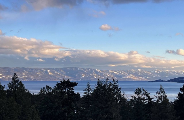 Gundy's Getaway Lower Views of Flathead Lake & Montana Mission.Mountains