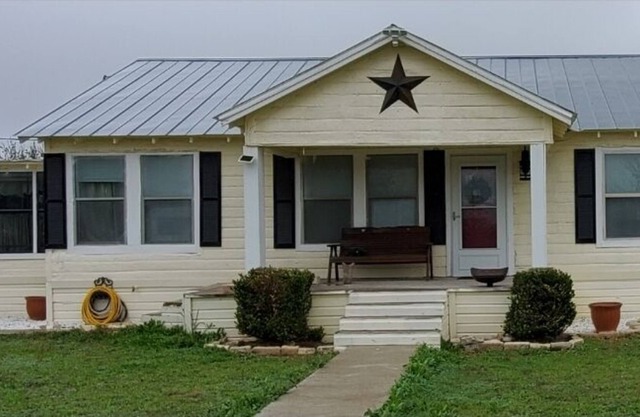 Gussie's Farmhouse in Nolanville