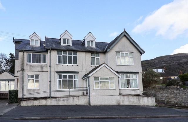 GWYNANT, family friendly, with a garden in Dyserth