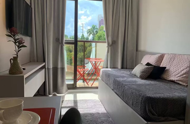 Gym, laundry, hot/cold air, Smart TV