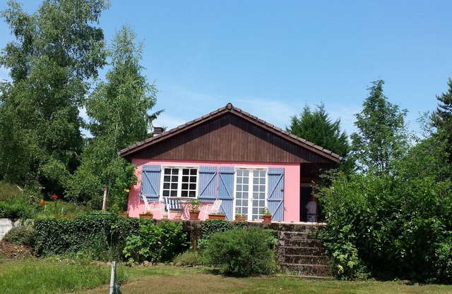 Haus am See, in a quiet area in large grounds. Pets welcome.