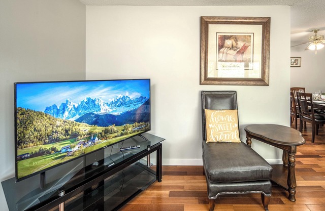 H@Home 5BR2BTH entire house close to YYC/Deerfoot Mall