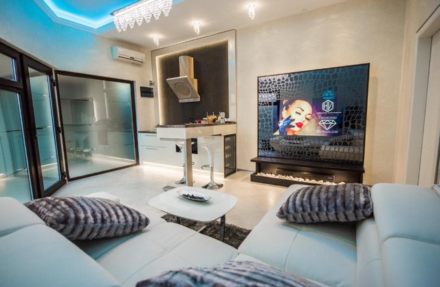 H & V Residence - Diamond Bungalow Apartment