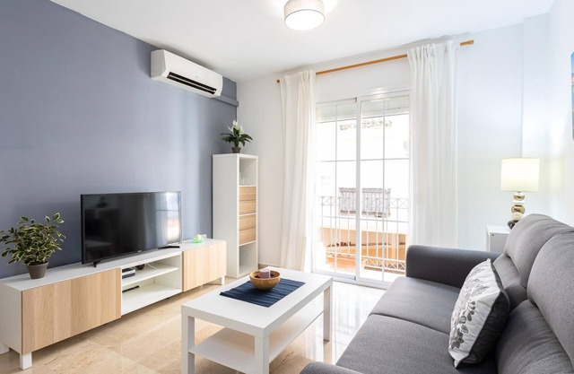 H2M Capuchinos French Balcon,parking,WiFi,Aircon