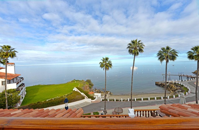 H890: Breathtaking ocean front villa, 2 Fireplaces, Cart, King Bed, VIEWS