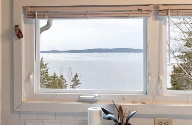Hackett's Cove Oceanfront Tiny Cottage for Two