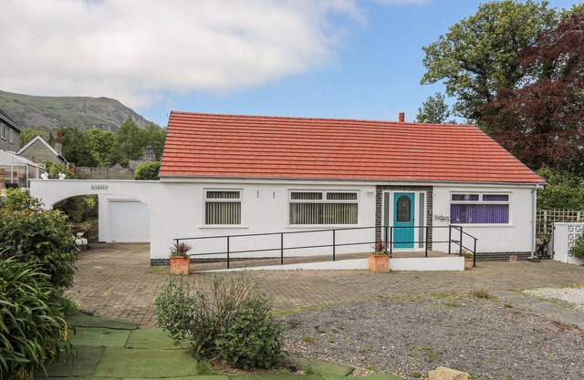 HADDEF PENMAENMAWR, pet friendly, with a garden in Penmaenmawr