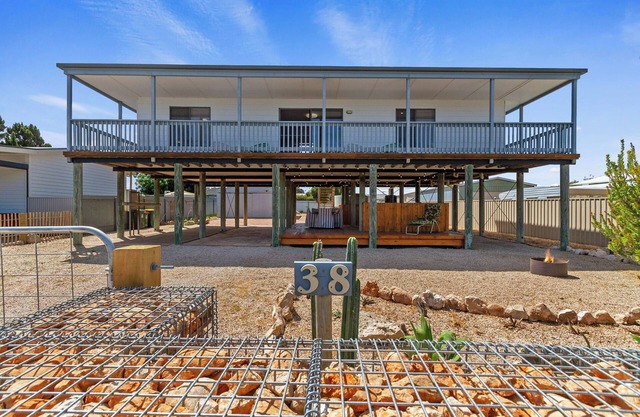 Halcyon Hardwicke Bay - Esplanade position! Off peak special! Free WiFi!