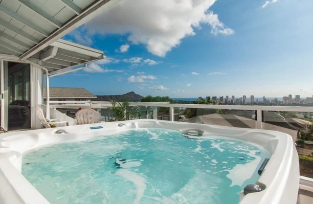 Hale Aloha: Your Spacious 4BR/3BA Oahu Retreat for Families & Groups