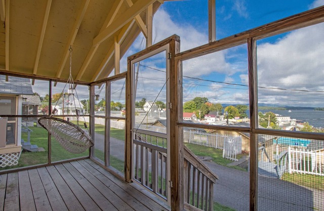 Half Moon Motel & Cottages