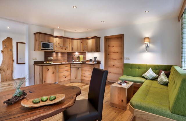 Halsalm- 2-Zimmer Ferienwohnung, 2 Pers., Dusche/WC, Südbalkon, 50 qm, TV, Küche, separates Schlafzimmer, inkl. Frühstück