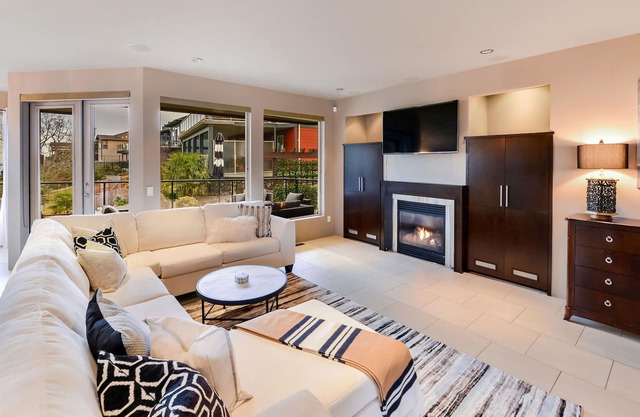 Hammond Bay Executive 3 Bedroom Luxury Home in Nanaimo BC