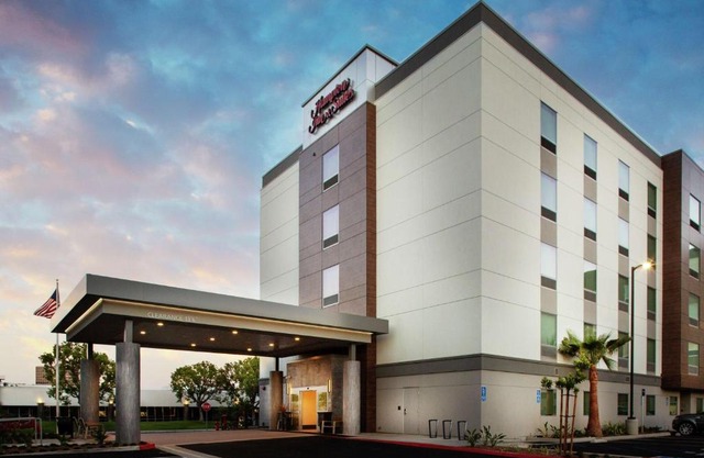 Hampton Inn & Suites Irvine/Orange County Airport
