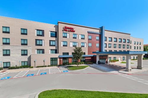 Hampton Inn & Suites Dallas - Farmers Branch