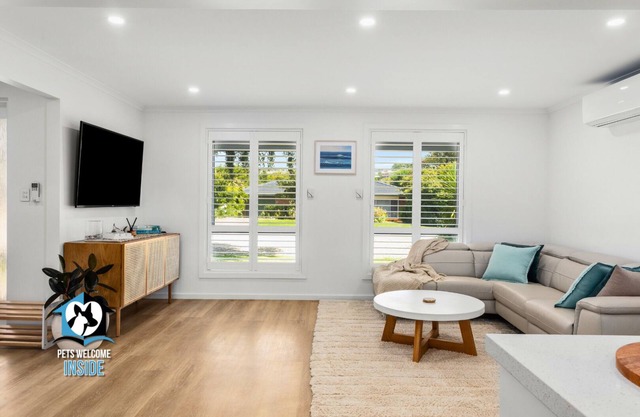 Hampton's Style Holiday Retreat - close to the beach!