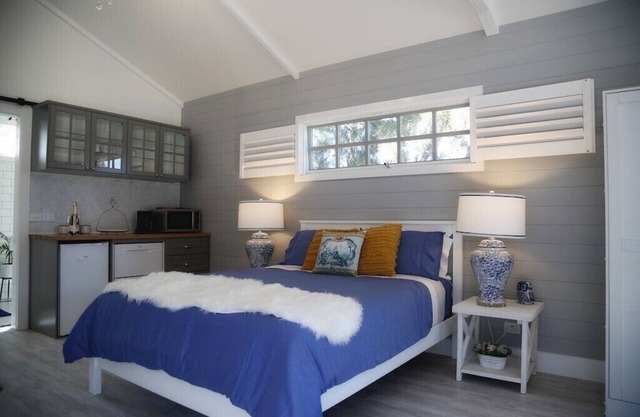 Hamptons In Rye Blue Cottage 3Mins from Hot Springs