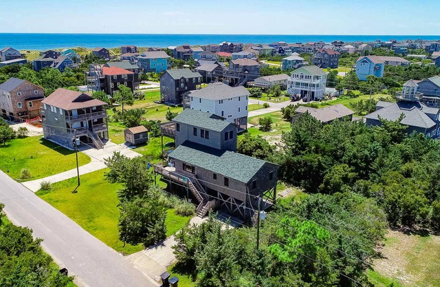 Handsome raised home with private hot tub, & central AC