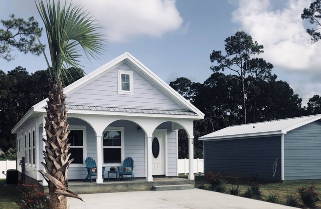 🏖✈️ Hangar #13 ✈️🏖Pool! Pet Friendly Cottage in Mexico Beach 🐾 🐾