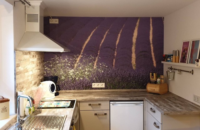 Happy Days, apartment with lawn terrace & separate access in the border triangle