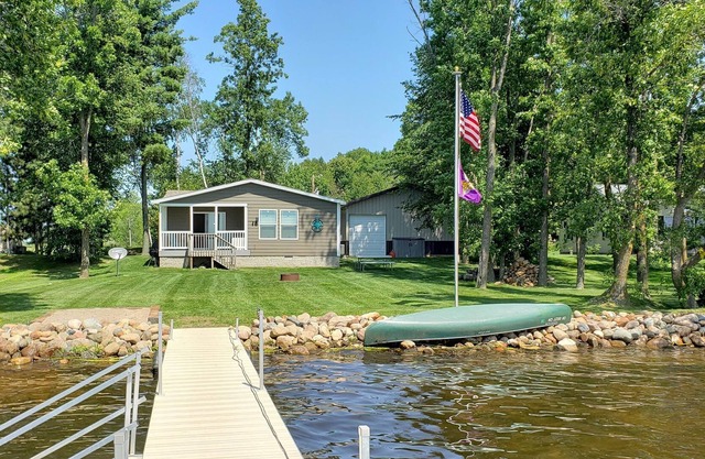 Happy Harry's Hideaway- Lake Sullivan!