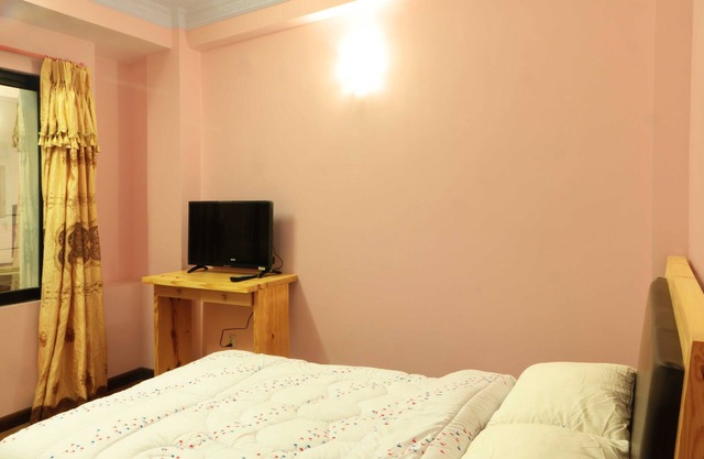 Harati Home for short and long term stay, fully furnished with spacious bed.