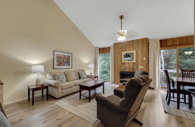 Harbor Cove #14, Near Skiing, Golf & Downtown