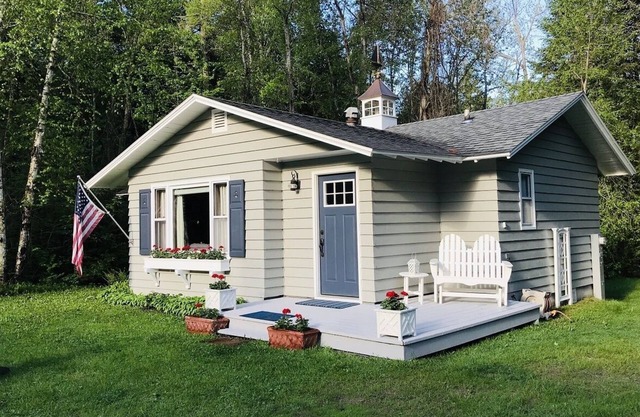 Harbor House Cottage located in the heart of Ephraim!