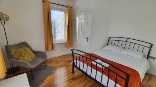 Harbour House - Entire Detached 4BR, Ensuite & Bath, Wi-Fi, Smart TV, Self Catering - Serving Contractors, Tourists, Santa Pod & Silverstone!