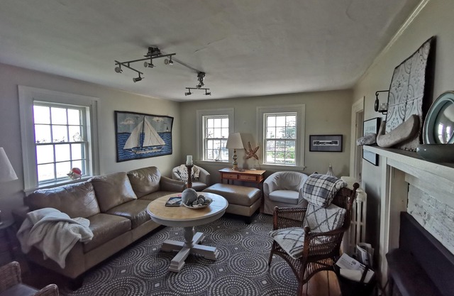 Harbour House - Halls Harbour Waterfront Getaway