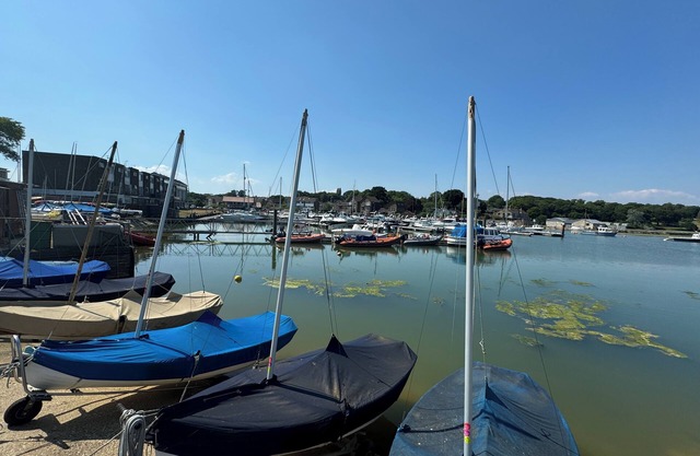Harbour Strand, seaside holiday home, close to the harbour. Pet friendly