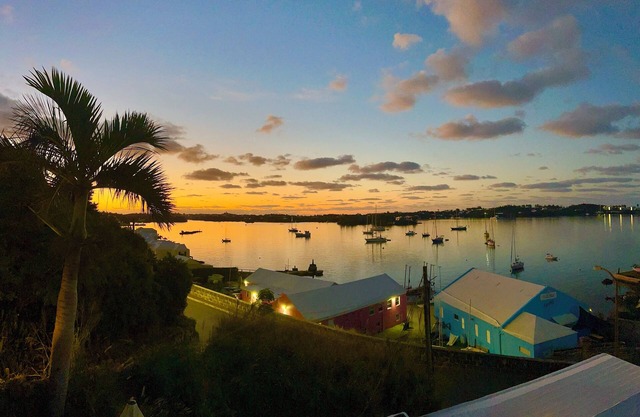 Harbour views, luxury 1 bed Apt within walking distance to St George's Old Town