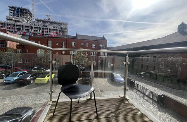 Harbourside Haven - One Bed Apartment with Balcony