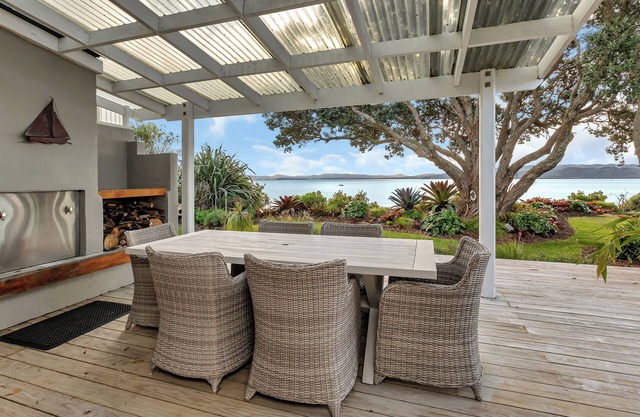 Harbourside Views - One Tree Point Holiday Home