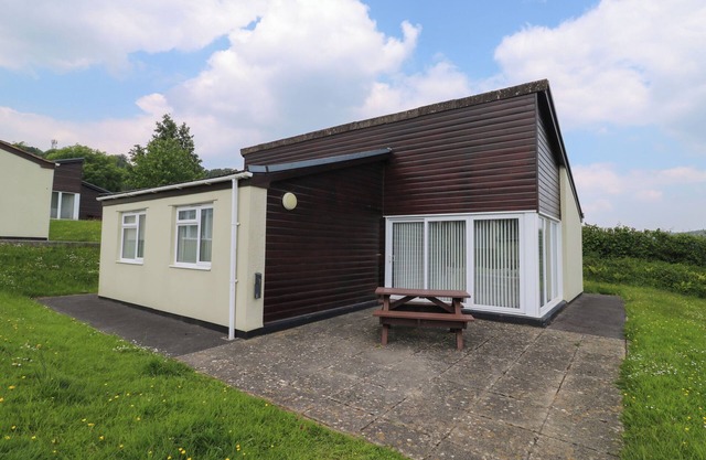 HARCOMBE HOUSE BUNGALOW 11, family friendly, with pool in Chudleigh