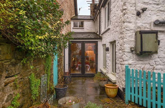 Harebell House - sleeps 4 guests in 2 bedrooms